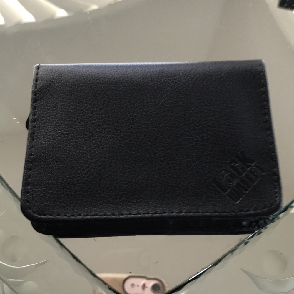 Lock wallet identification protection.
